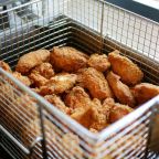 Gebakken hotwings bereid met de Henny Penny hogedrukpan bij Kipkruiden.nl: efficiëntie en smaak gecombineerd