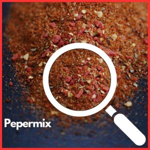 Een close-up van onze verfijnde Pepermix, een perfecte blend van diverse pepers, kruiden en specerijen.