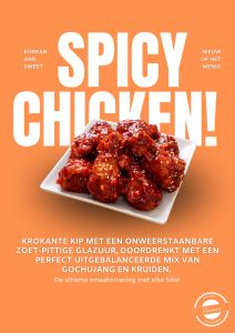 Krokante fried chicken overgoten met een pittige Koreaanse saus, geserveerd met een frisse dip en bijgerecht naar keuze.